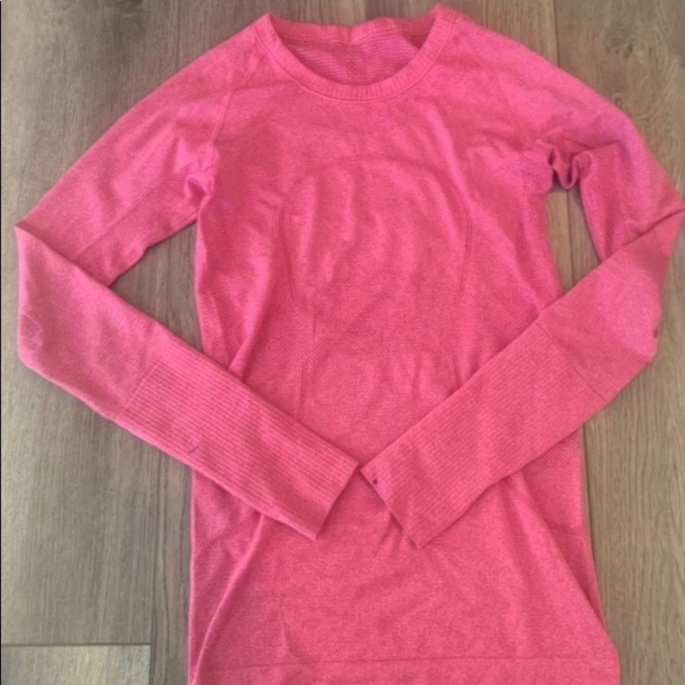 Lululemon Swiftly Tech Long Sleeve - size 4. Good condition!